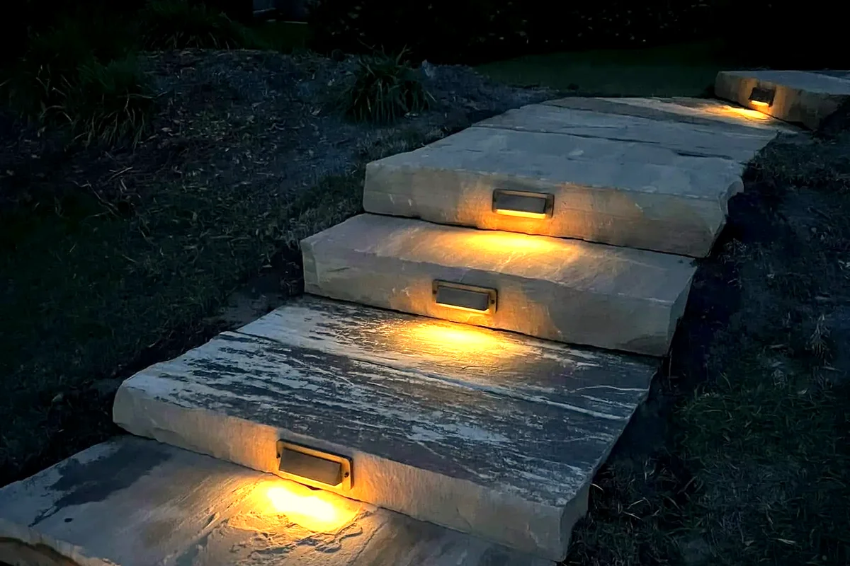 Staircase lighting system